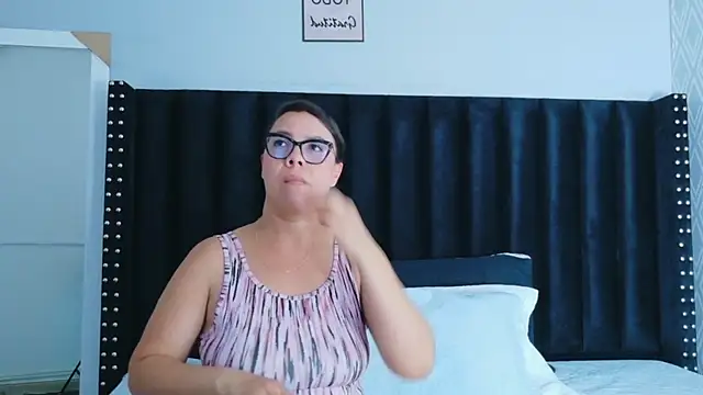 hotlatinateacher online show from 30, 4, 2026