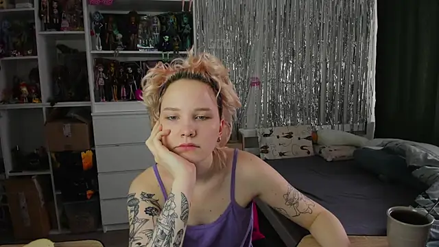 Snapshot of School_Love chatting on 2, 4, 2026 School Love online show from 2, 4, 2026