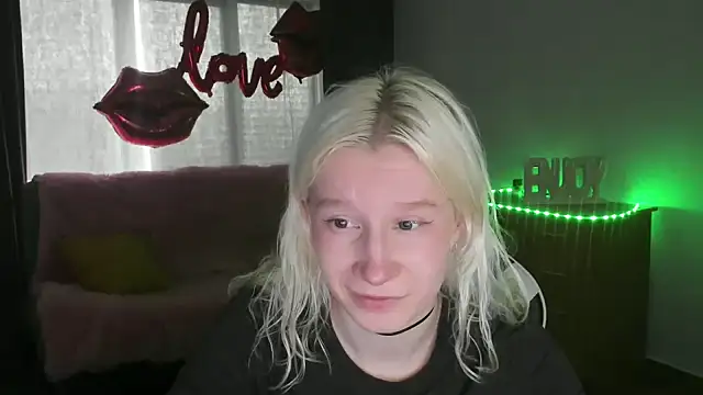Snapshot of EnigmaSee chatting on 20, 5, 2026 EnigmaSee online show from 20, 5, 2026