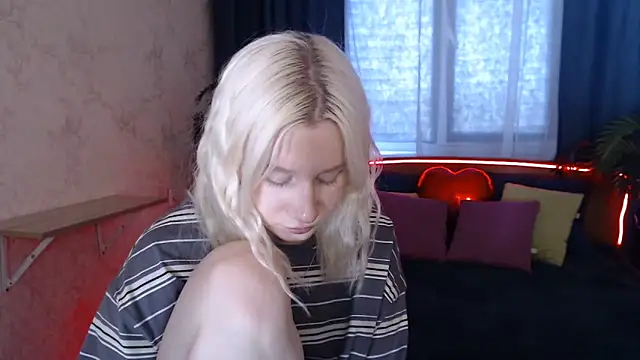 Snapshot of EnigmaSee chatting on 25, 5, 2026 EnigmaSee online show from 25, 5, 2026