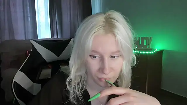 Snapshot of EnigmaSee chatting on 13, 6, 2026 EnigmaSee online show from 13, 6, 2026
