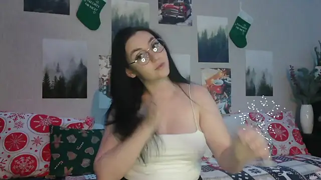Snapshot of Fluffy_Tiffy chatting on 18, 12, 2024 Fluffy Tiffy online show from 18, 12, 2024