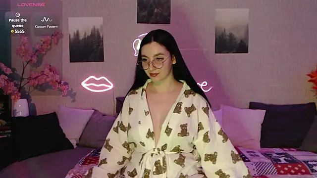 Snapshot of Fluffy_Tiffy chatting on 10, 1, 2025 Fluffy Tiffy online show from 10, 1, 2025