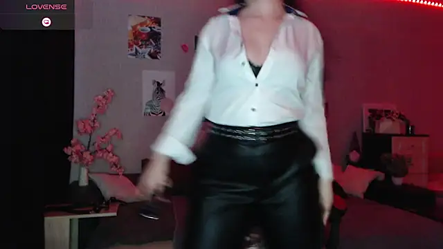 Snapshot of Fluffy_Tiffy chatting on 26, 2, 2025 Fluffy Tiffy online show from 26, 2, 2025
