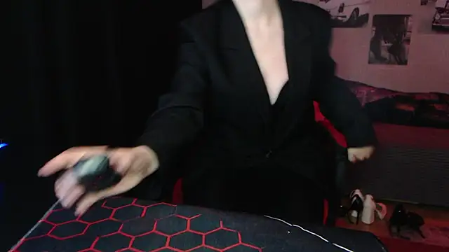 Fluffy Tiffy online show from 9, 10, 2025