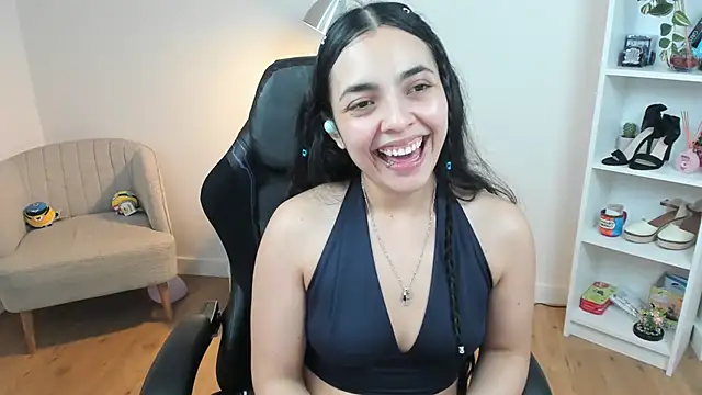 Snapshot of _BellaEvans_ chatting on 4, 2, 2025  BellaEvans  online show from 4, 2, 2025