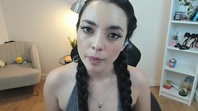 Snapshot of _BellaEvans_ chatting on 5, 3, 2025  BellaEvans  online show from 5, 3, 2025
