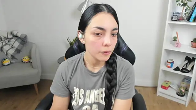 Snapshot of _BellaEvans_ chatting on 17, 3, 2025  BellaEvans  online show from 17, 3, 2025