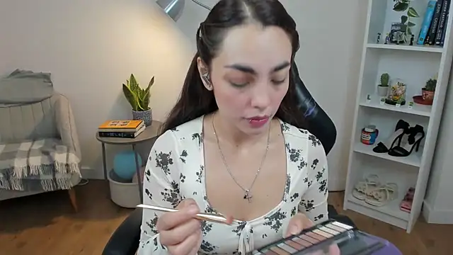 Snapshot of _BellaEvans_ chatting on 23, 10, 2025  BellaEvans  online show from 23, 10, 2025