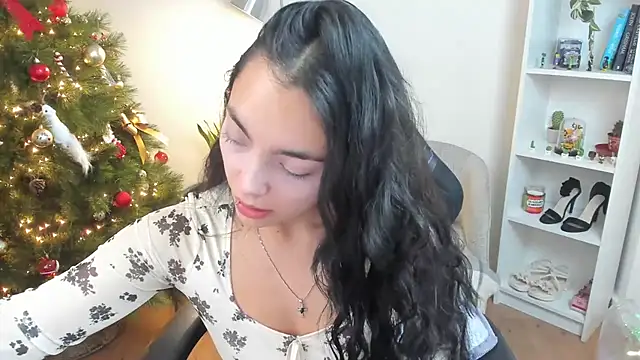  BellaEvans  online show from 4, 12, 2025