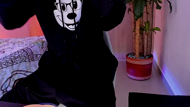 Snapshot of aldrinwhite chatting on 19, 11, 2025 aldrinwhite online show from 19, 11, 2025