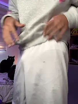 Snapshot of aldrinwhite chatting on 21, 11, 2025 aldrinwhite online show from 21, 11, 2025