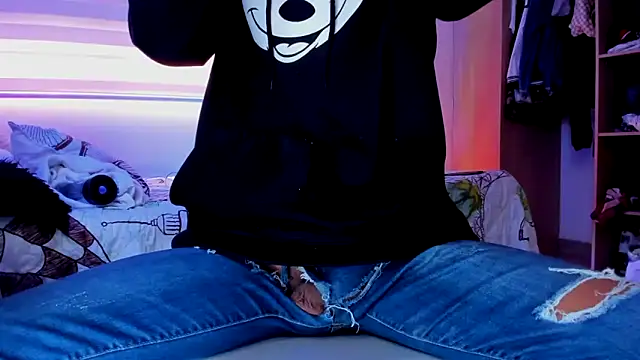 Snapshot of aldrinwhite chatting on 27, 11, 2025 aldrinwhite online show from 27, 11, 2025