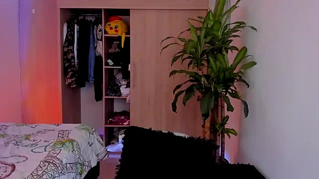 Snapshot of aldrinwhite chatting on 14, 12, 2025 aldrinwhite online show from 14, 12, 2025