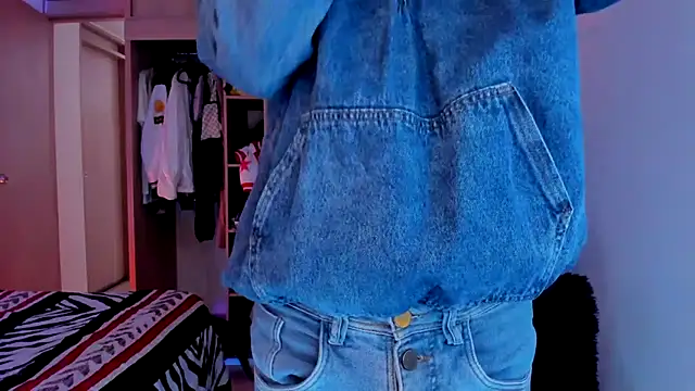 Snapshot of aldrinwhite chatting on 19, 12, 2025 aldrinwhite online show from 19, 12, 2025