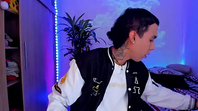 Snapshot of aldrinwhite chatting on 7, 1, 2026 aldrinwhite online show from 7, 1, 2026