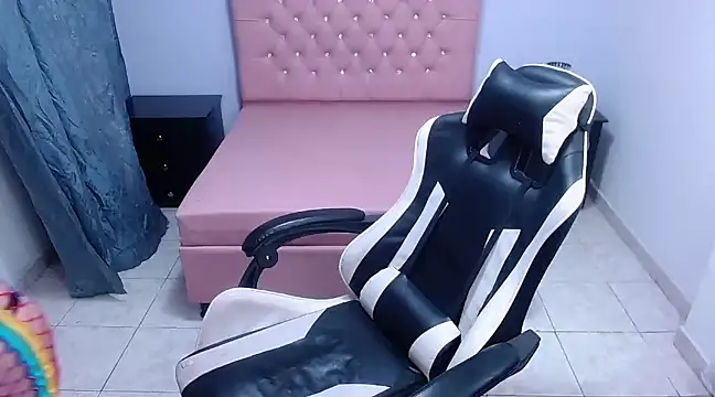 KateTompson  online show from 10, 1, 2025