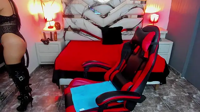 KateTompson  online show from 31, 10, 2025