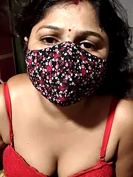 Snapshot of Mourani24 chatting on 4, 4, 2026 Mourani24 online show from 4, 4, 2026