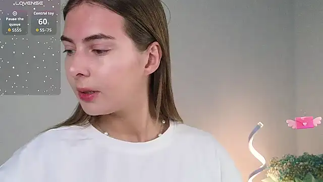 Snapshot of chloi_hes chatting on 22, 10, 2025 chloi hes online show from 22, 10, 2025