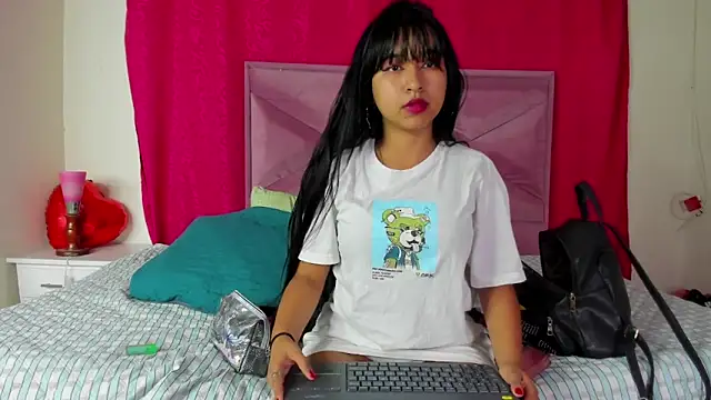 Snapshot of DakotaHoland chatting on 12, 3, 2025 DakotaHoland online show from 12, 3, 2025