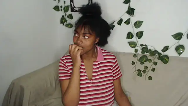 Snapshot of lyssyhorny chatting on 3, 10, 2025 lyssyhorny online show from 3, 10, 2025