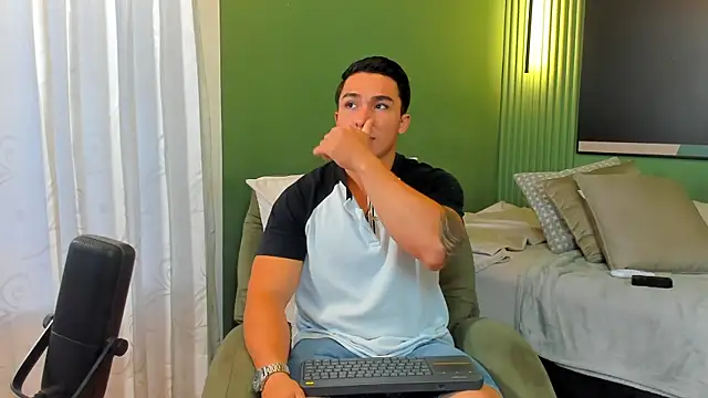 Snapshot of Ryan_Hunt chatting on 14, 1, 2025 Ryan Hunt online show from 14, 1, 2025