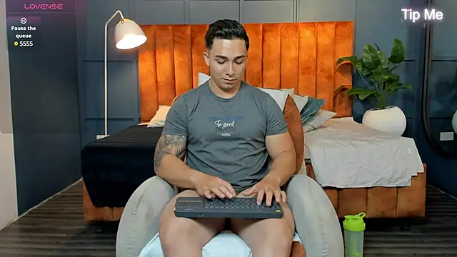 Snapshot of Ryan_Hunt chatting on 28, 1, 2025 Ryan Hunt online show from 28, 1, 2025