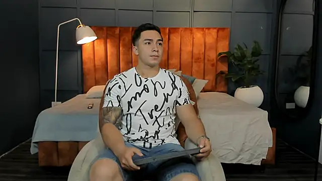 Snapshot of Ryan_Hunt chatting on 30, 1, 2025 Ryan Hunt online show from 30, 1, 2025
