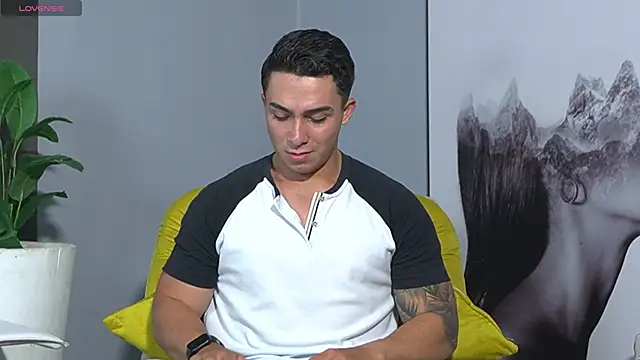 Snapshot of Ryan_Hunt chatting on 23, 9, 2025 Ryan Hunt online show from 23, 9, 2025