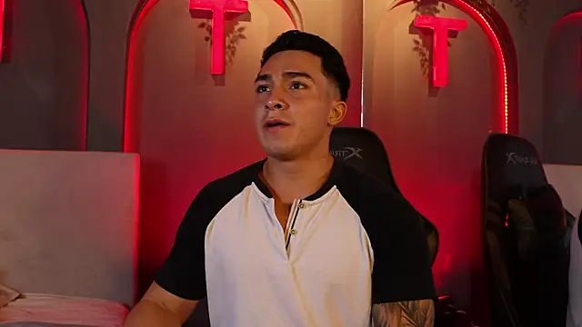 Snapshot of Ryan_Hunt chatting on 5, 10, 2025 Ryan Hunt online show from 5, 10, 2025