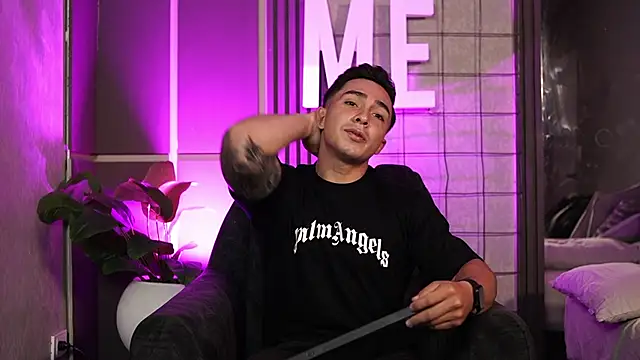 Snapshot of Ryan_Hunt chatting on 13, 10, 2025 Ryan Hunt online show from 13, 10, 2025