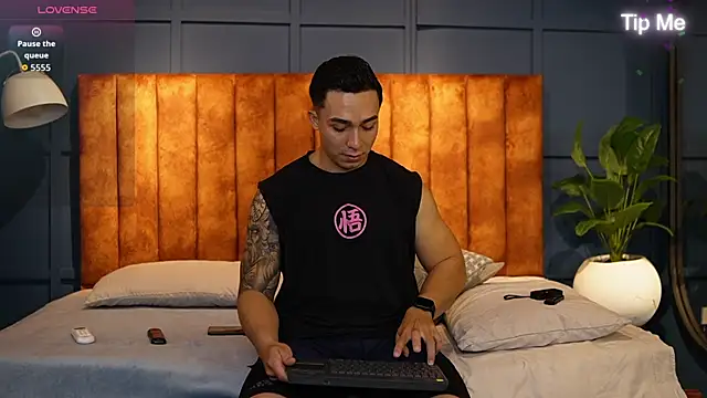 Snapshot of Ryan_Hunt chatting on 14, 10, 2025 Ryan Hunt online show from 14, 10, 2025