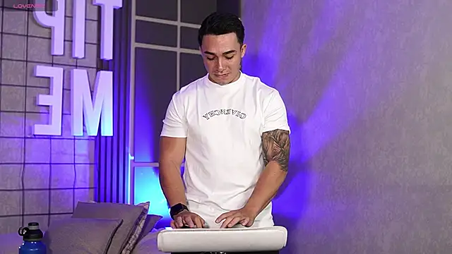 Snapshot of Ryan_Hunt chatting on 26, 10, 2025 Ryan Hunt online show from 26, 10, 2025