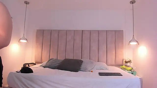 Snapshot of Julieta_Jane chatting on 8, 10, 2025 Julieta Jane online show from 8, 10, 2025