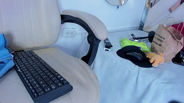 Snapshot of ninaht chatting on 18, 10, 2025 ninaht online show from 18, 10, 2025