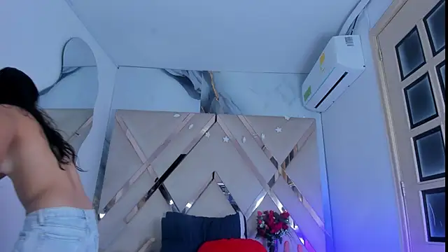 ninaht online show from 2, 11, 2025