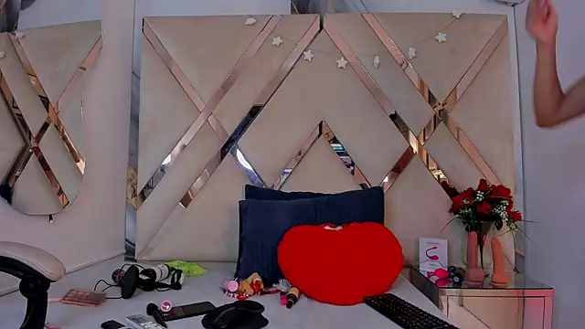 ninaht online show from 12, 11, 2025