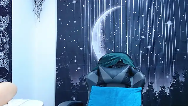 Snapshot of Hikaryfire chatting on 12, 9, 2025 Hikaryfire online show from 12, 9, 2025