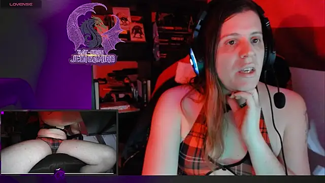 Snapshot of Rae-Suon chatting on 17, 12, 2024 Rae-Suon online show from 17, 12, 2024