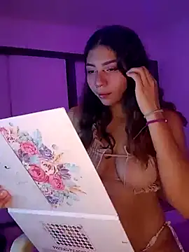Snapshot of Carlacutte chatting on 4, 2, 2025 Carlacutte online show from 4, 2, 2025