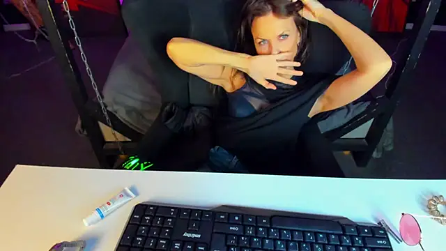 Elizabe th online show from 16, 12, 2024