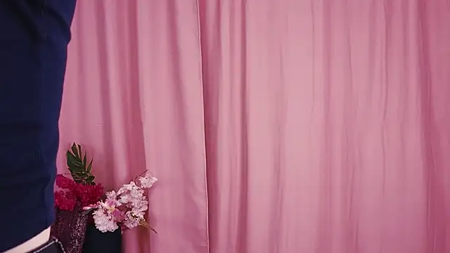 KimWilli online show from 5, 1, 2025