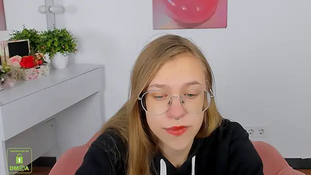 LayriantaVee online show from 11, 10, 2025