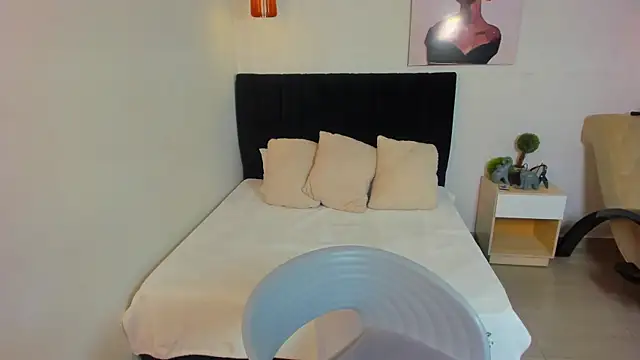 Snapshot of Scarlett__bell chatting on 10, 10, 2025 Scarlett  bell online show from 10, 10, 2025