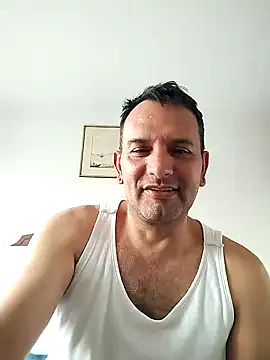 Snapshot of RogueTraveler chatting on 27, 1, 2025 RogueTraveler online show from 27, 1, 2025