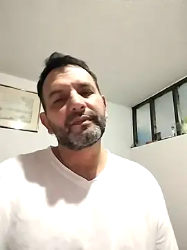 Snapshot of RogueTraveler chatting on 13, 2, 2025 RogueTraveler online show from 13, 2, 2025