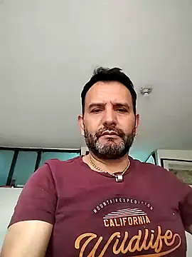 Snapshot of RogueTraveler chatting on 13, 2, 2025 RogueTraveler online show from 13, 2, 2025