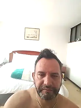 Snapshot of RogueTraveler chatting on 14, 2, 2025 RogueTraveler online show from 14, 2, 2025
