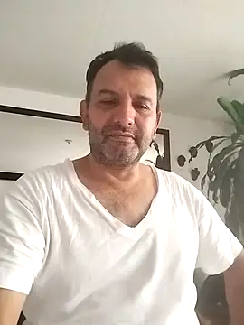 Snapshot of RogueTraveler chatting on 25, 2, 2025 RogueTraveler online show from 25, 2, 2025